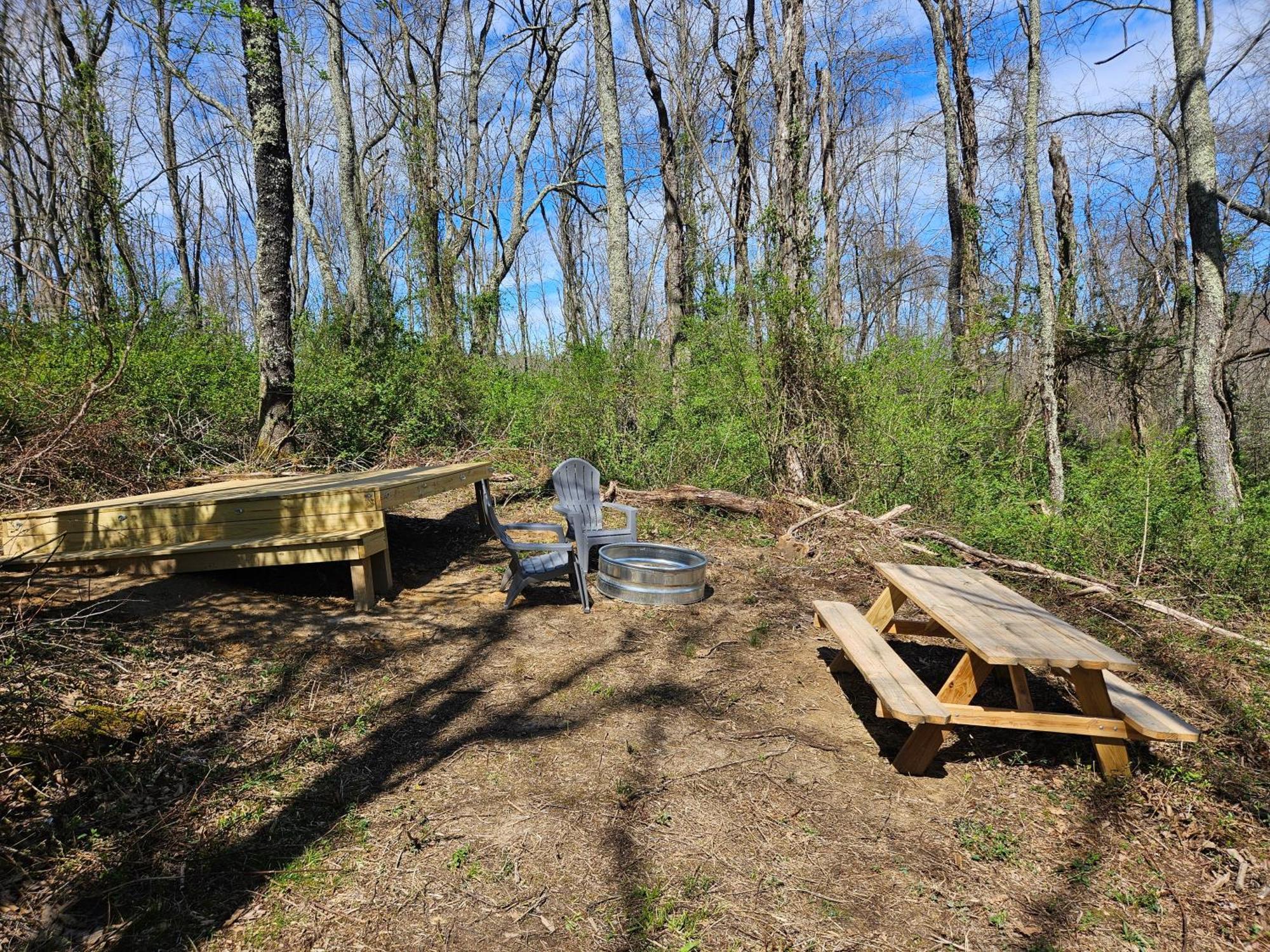 Cardinal Cove At Hocking Vacations - Tent Not Included * Logan